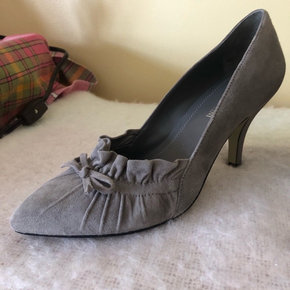 Grey suede pumps - Picture 4 of 10